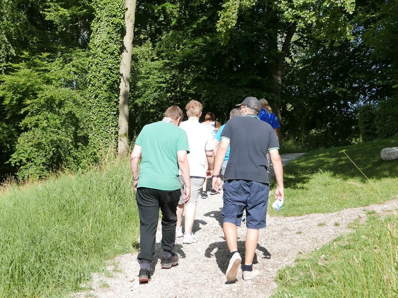 Wanderung durch den Seidelpark - schönes Wetter - das Gras ist hoch